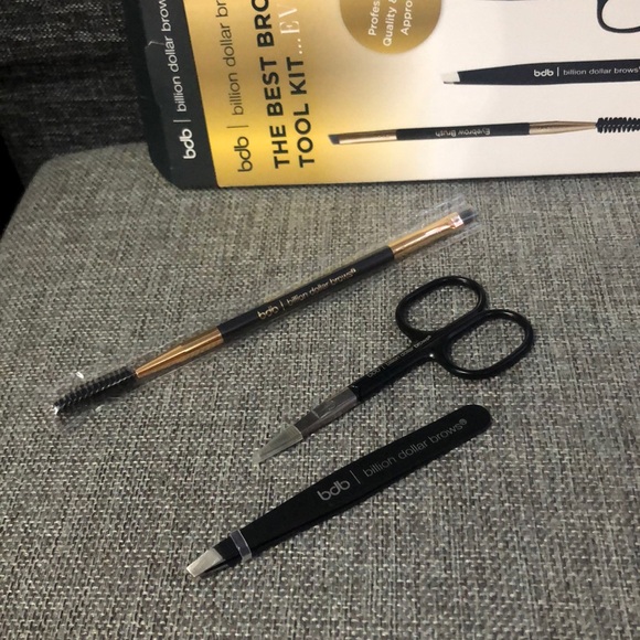 New in Box Billon Dollar Brow Kit - Picture 5 of 8